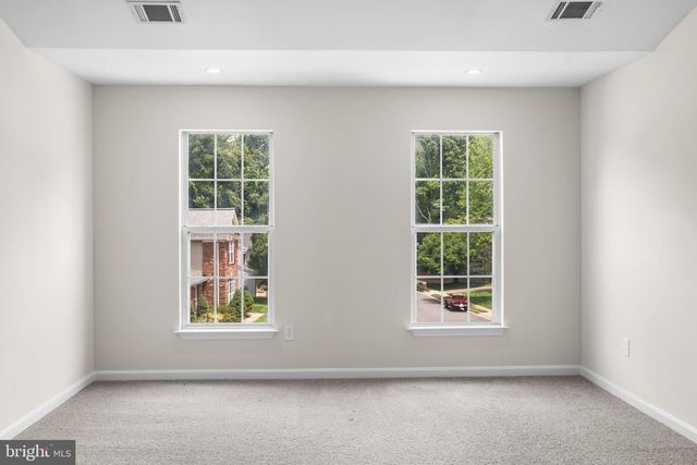 4925 FRISHMAN CT, Woodbridge, VA 22193