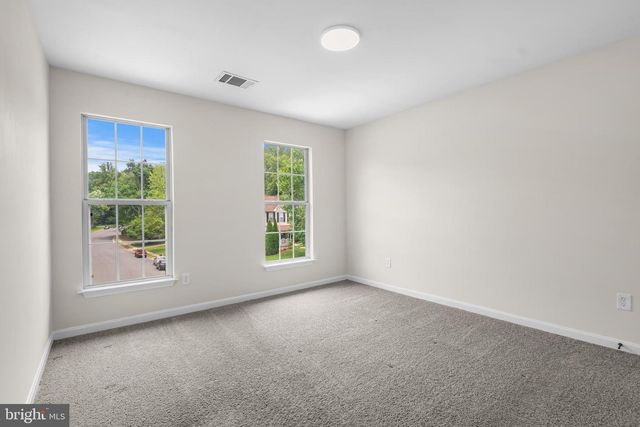 4925 FRISHMAN CT, Woodbridge, VA 22193