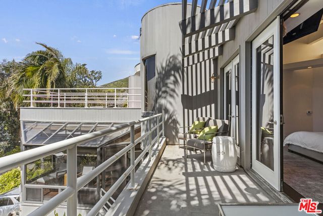 31833 Sea Level Drive, Malibu, CA 90265