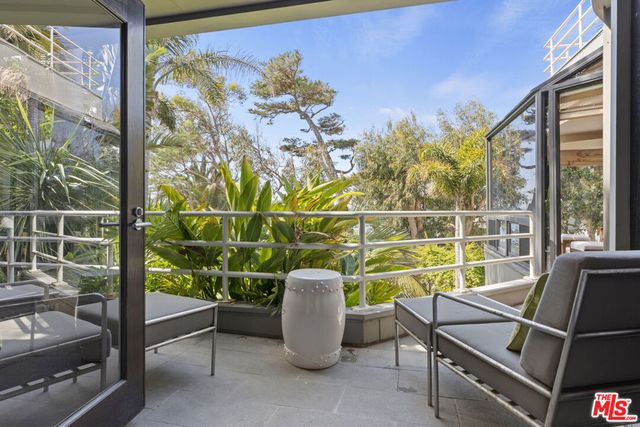 31833 Sea Level Drive, Malibu, CA 90265