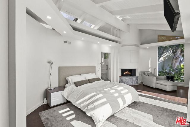 31833 Sea Level Drive, Malibu, CA 90265
