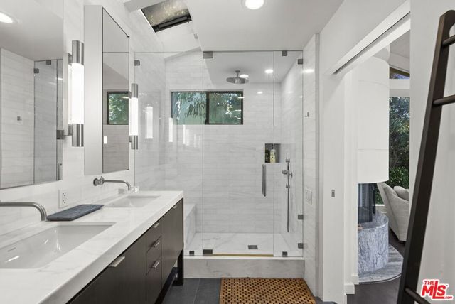 31833 Sea Level Drive, Malibu, CA 90265