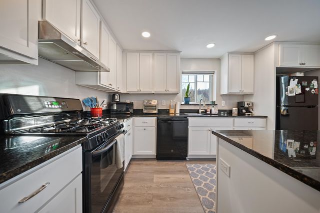 15 Churchill Way, Lebanon, NH 03766