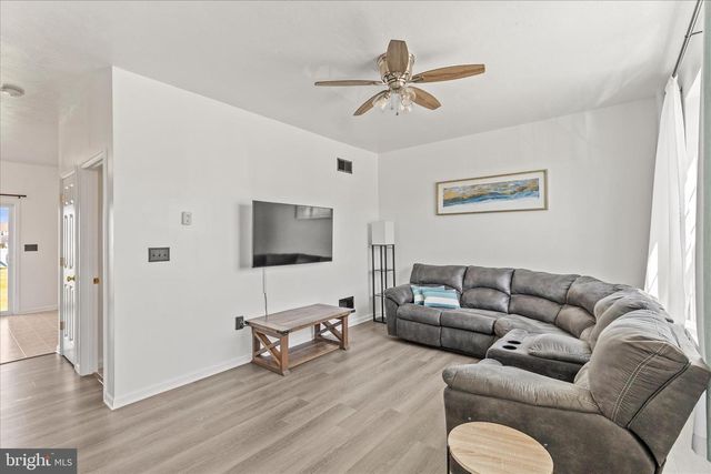 1245 KNOB RUN, York, PA 17408