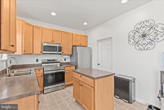 1245 KNOB RUN, York, PA 17408