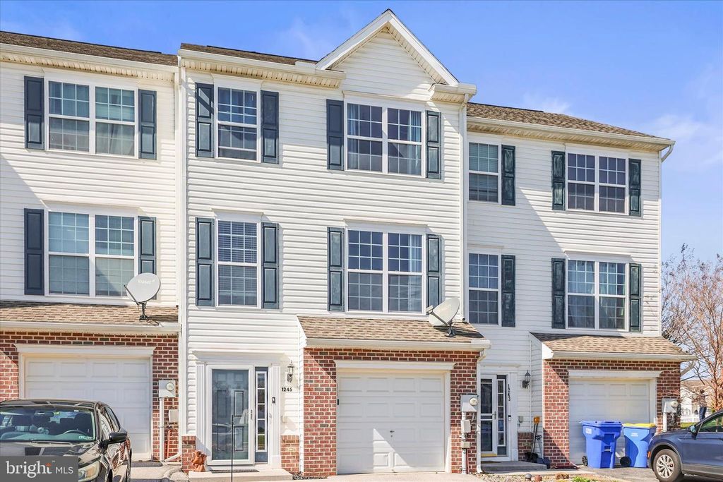 1245 KNOB RUN, York, PA 17408