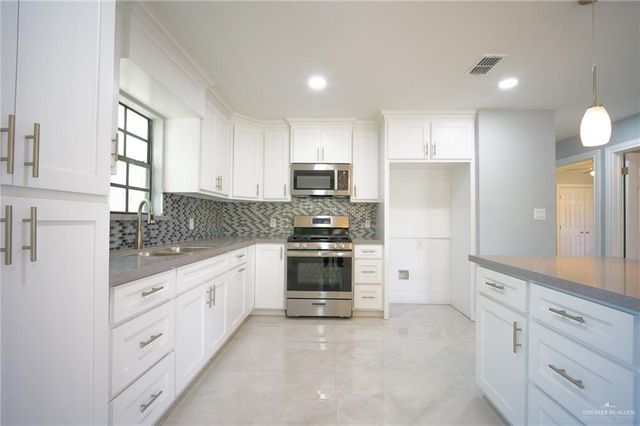 110 N Fir Street, Pharr, TX 78577