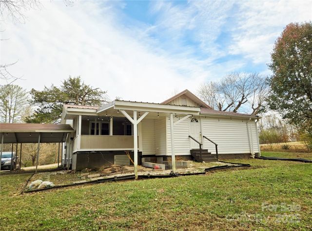 811 Sulphur Springs Road, Hiddenite, NC 28636