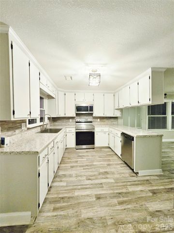 811 Sulphur Springs Road, Hiddenite, NC 28636