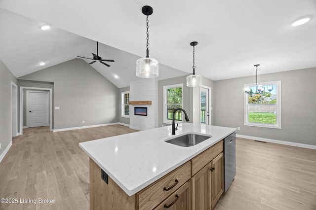 136 Wooded Glen Dr, Mt Washington, KY 40047