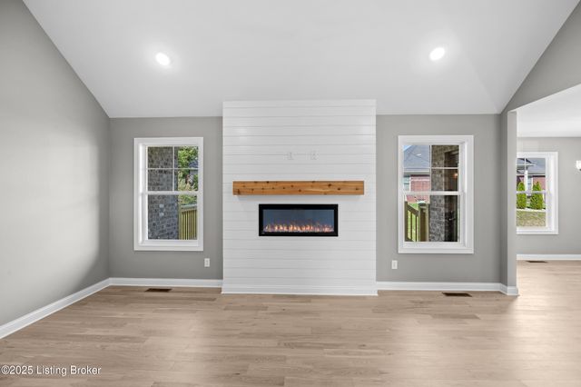 136 Wooded Glen Dr, Mt Washington, KY 40047