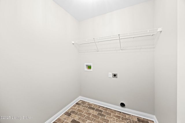 136 Wooded Glen Dr, Mt Washington, KY 40047