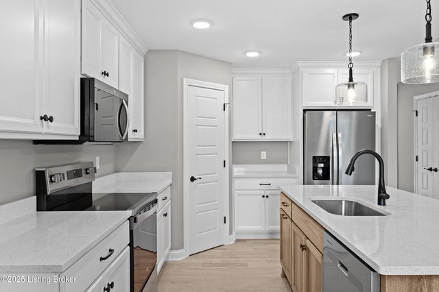 136 Wooded Glen Dr, Mt Washington, KY 40047