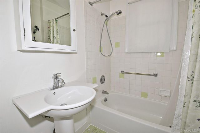 88 East Street, Hicksville, NY 11801