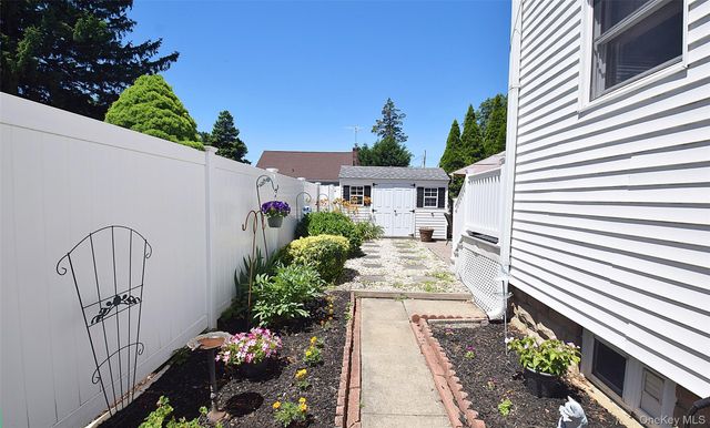 88 East Street, Hicksville, NY 11801