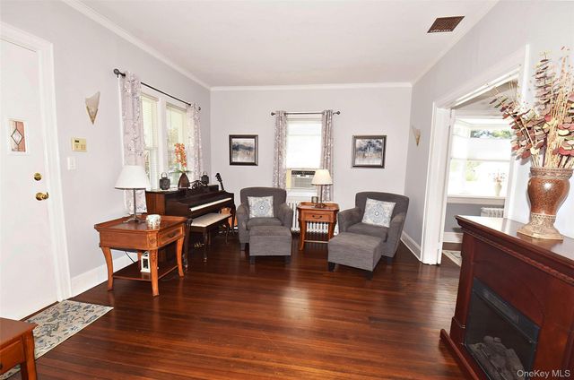 88 East Street, Hicksville, NY 11801