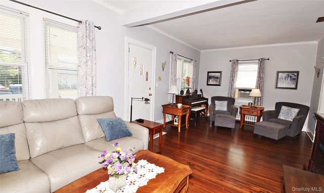 88 East Street, Hicksville, NY 11801