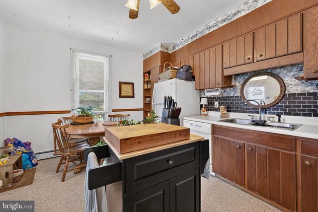 122 N FRANKLIN ST, Red Lion, PA 17356