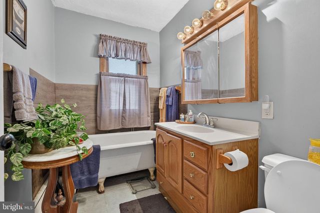 122 N FRANKLIN ST, Red Lion, PA 17356
