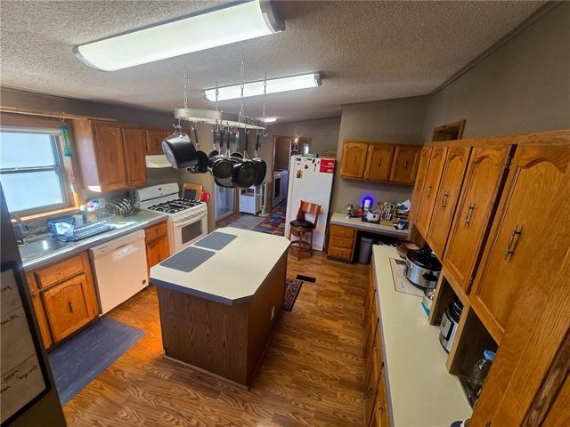 218 SE 10212P Lane, Deepwater, MO 64740