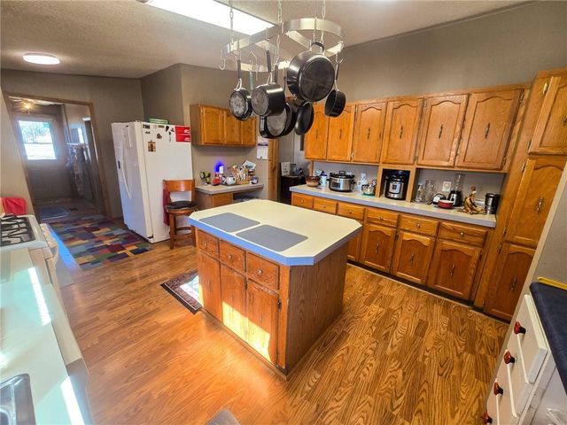 218 SE 10212P Lane, Deepwater, MO 64740