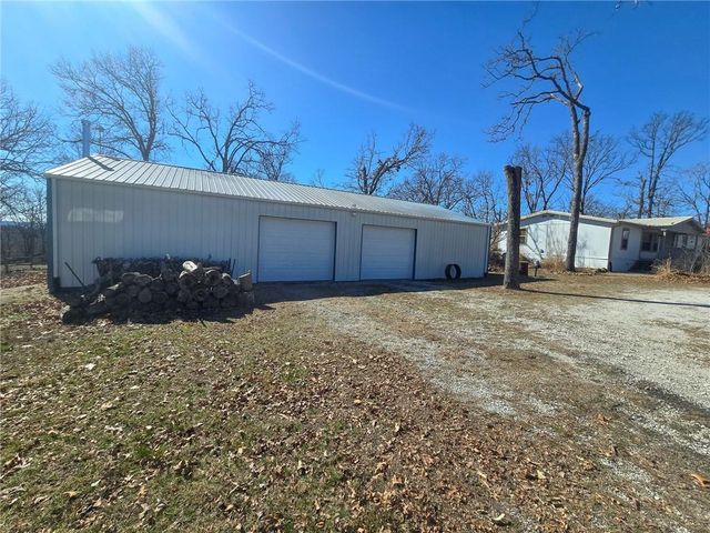 218 SE 10212P Lane, Deepwater, MO 64740
