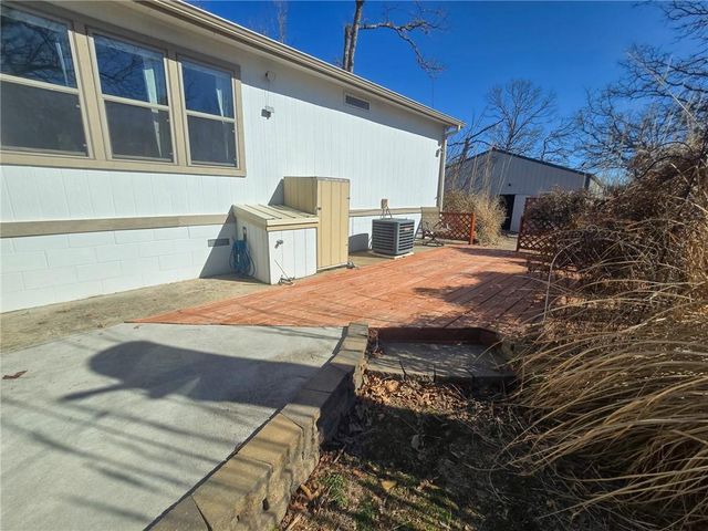 218 SE 10212P Lane, Deepwater, MO 64740