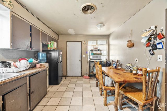 935 Sylvia Drive, Bakersfield, CA 93304