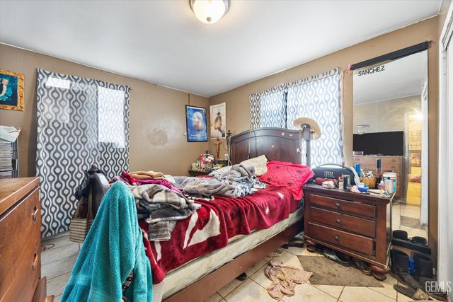 935 Sylvia Drive, Bakersfield, CA 93304