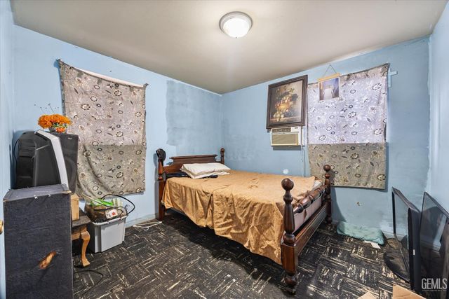 935 Sylvia Drive, Bakersfield, CA 93304