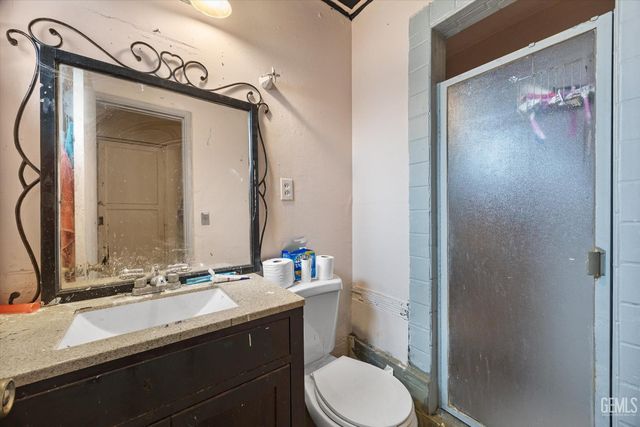 935 Sylvia Drive, Bakersfield, CA 93304