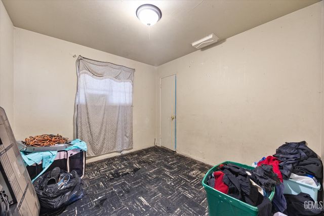 935 Sylvia Drive, Bakersfield, CA 93304