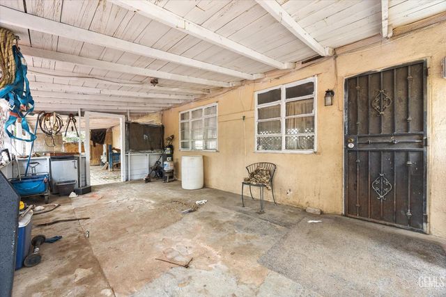 935 Sylvia Drive, Bakersfield, CA 93304