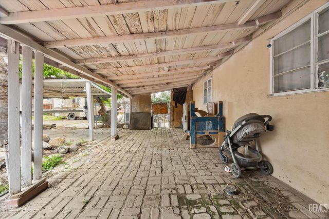 935 Sylvia Drive, Bakersfield, CA 93304