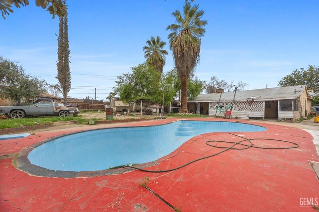 935 Sylvia Drive, Bakersfield, CA 93304