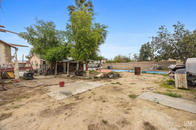 935 Sylvia Drive, Bakersfield, CA 93304