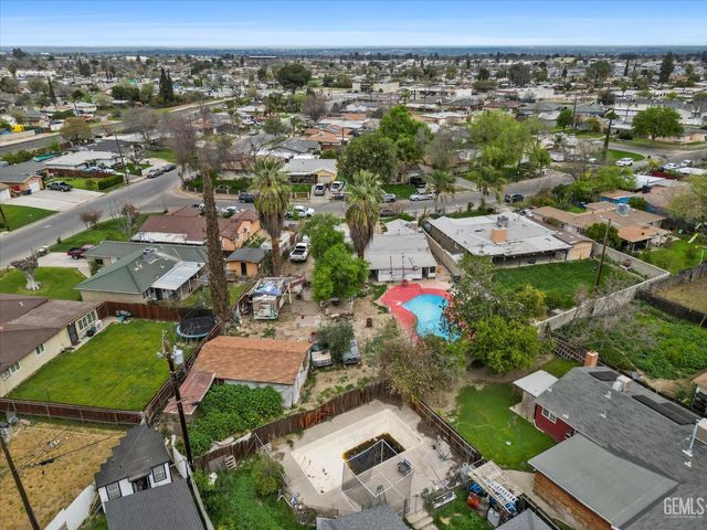 935 Sylvia Drive, Bakersfield, CA 93304