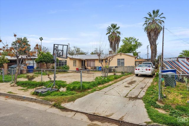 935 Sylvia Drive, Bakersfield, CA 93304