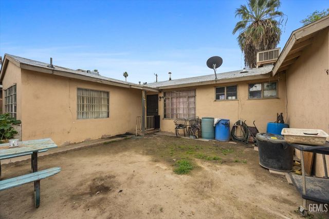 935 Sylvia Drive, Bakersfield, CA 93304