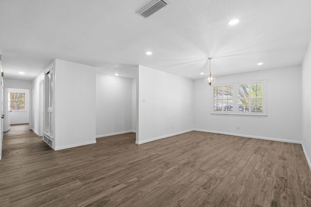 5605 Wales Avenue, Fort Worth, TX 76133