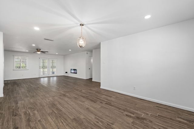 5605 Wales Avenue, Fort Worth, TX 76133