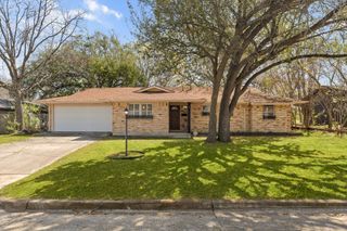 5605 Wales Avenue, Fort Worth, TX 76133