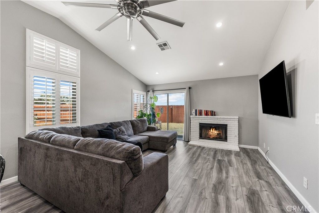 Image 10 of property listing at 3633 Capri Court, Rosamond, CA 93560