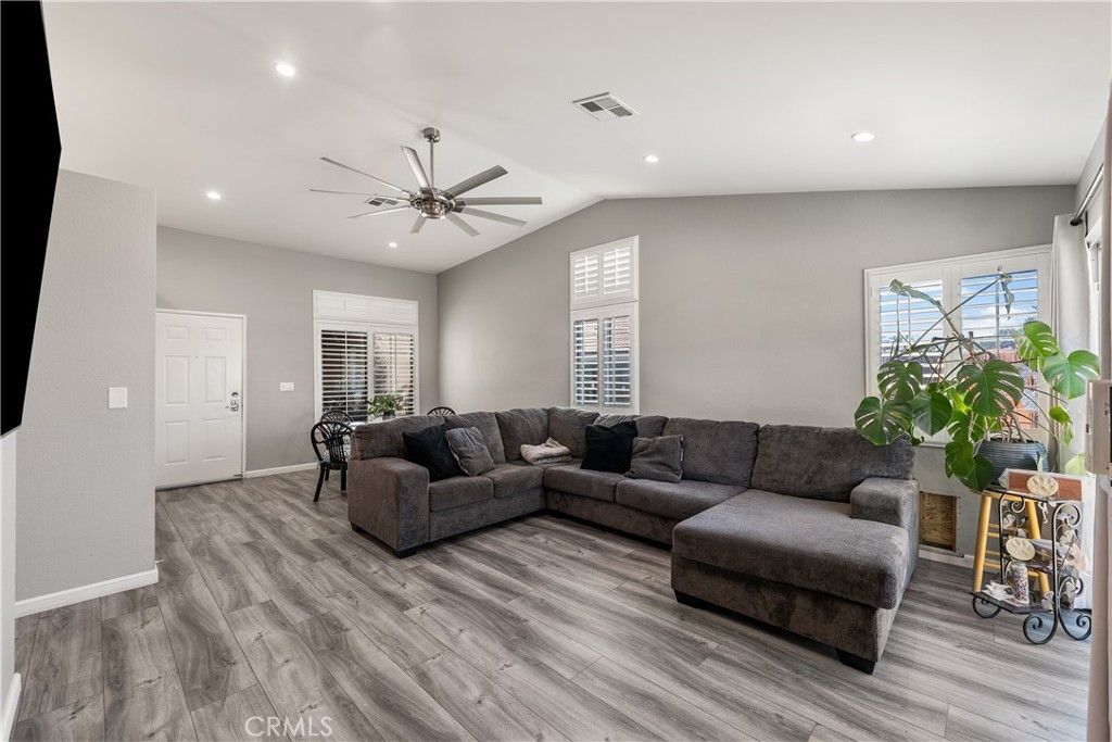 Image 12 of property listing at 3633 Capri Court, Rosamond, CA 93560