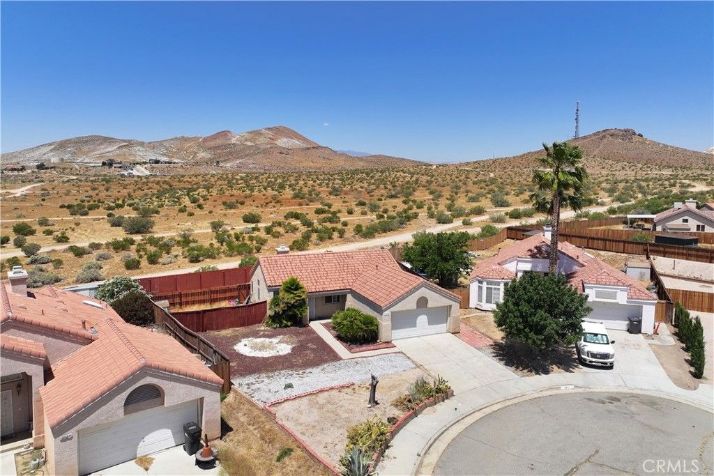 Image 5 of property listing at 3633 Capri Court, Rosamond, CA 93560