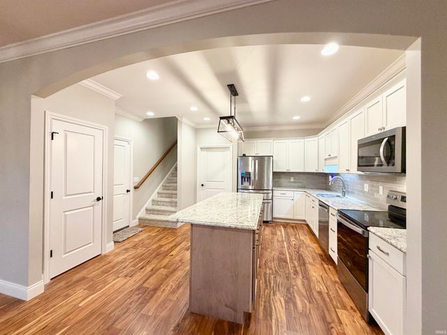 3327 White Oak Trail, Newburgh, IN 47630