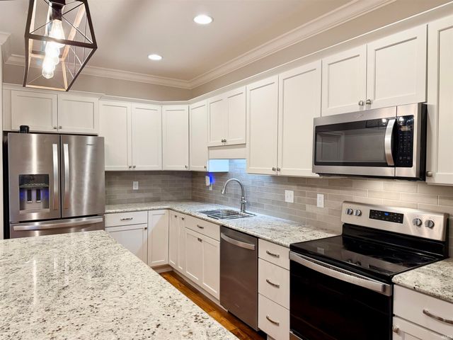 3327 White Oak Trail, Newburgh, IN 47630