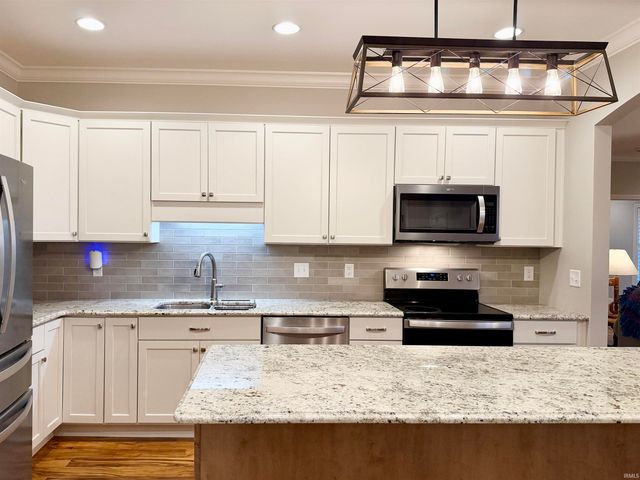 3327 White Oak Trail, Newburgh, IN 47630