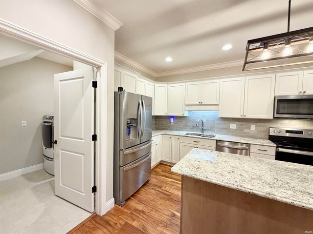 3327 White Oak Trail, Newburgh, IN 47630