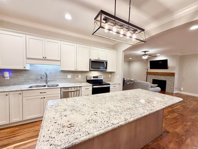 3327 White Oak Trail, Newburgh, IN 47630